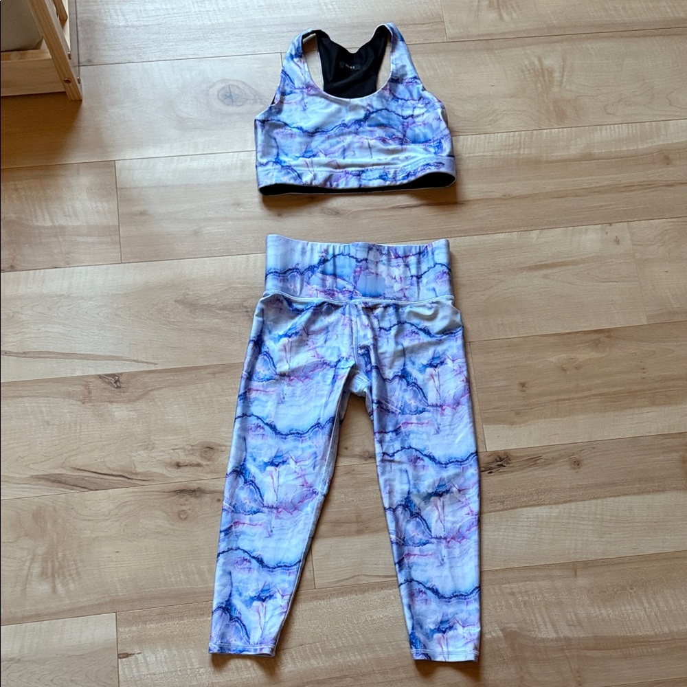 Terez Marble Print Workout Set, Bottoms (M), Top (L)